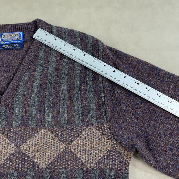 Vintage 80s Men's Pendleton V-neck Sweater Imported Lambswool Yarn USA Medium - Picture 8 of 10
